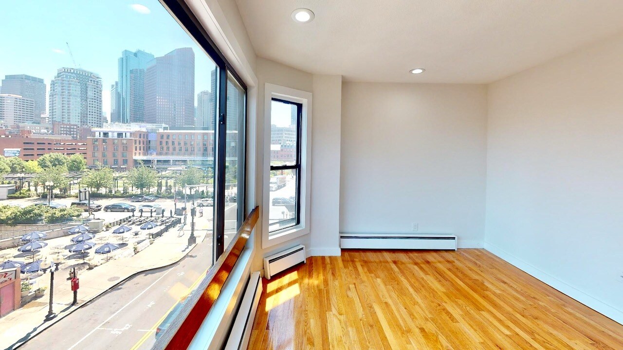 Building Photo - 220 Hanover St