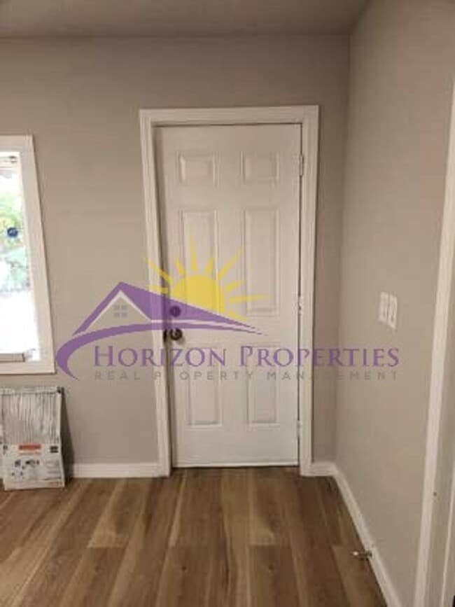 Building Photo - Remodeled 3 Bed 2 Bath 1,050 Sq Ft Oak Park Home