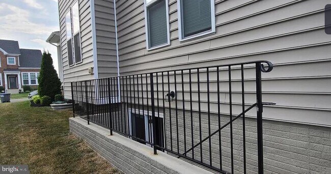 Building Photo - 24800 Beardgrass Pl