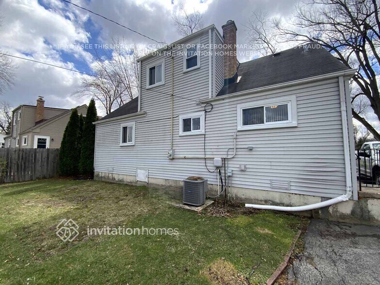 Building Photo - 622 E Le Moyne Ave