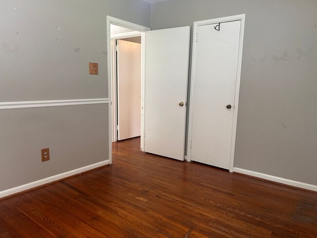 Building Photo - Beautiful 2 bed, 1 bath rancher!