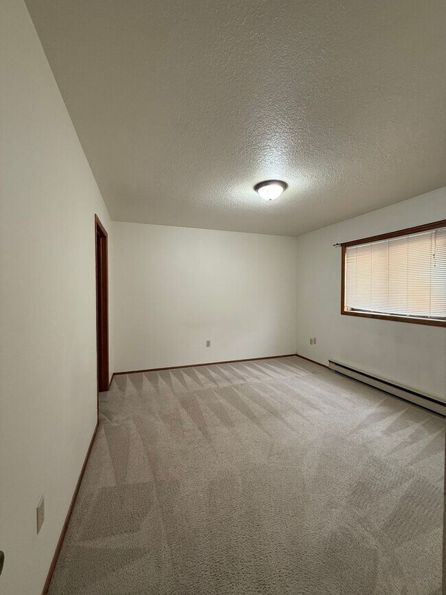 Building Photo - 1720 W Olive St