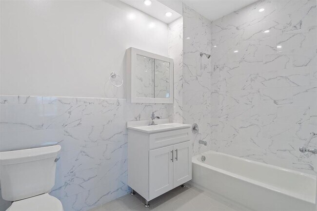 Building Photo - 311-315-315 West Side Ave