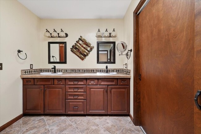 Building Photo - 7932 Harrow Ct