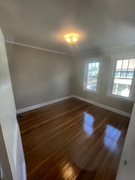 Bedroom 1 - 41 Brimmer St