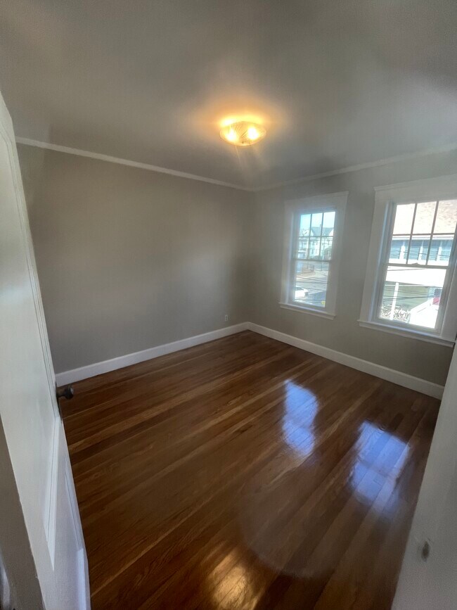 Bedroom 1 - 41 Brimmer St