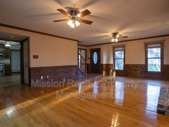 Building Photo - 4266 Roundhill Dr