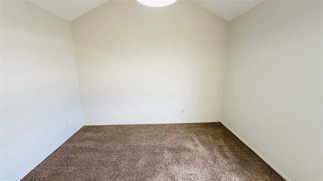 Building Photo - 221 Meadow Ct