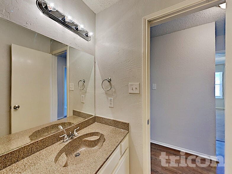 Building Photo - 714 Charles City Dr