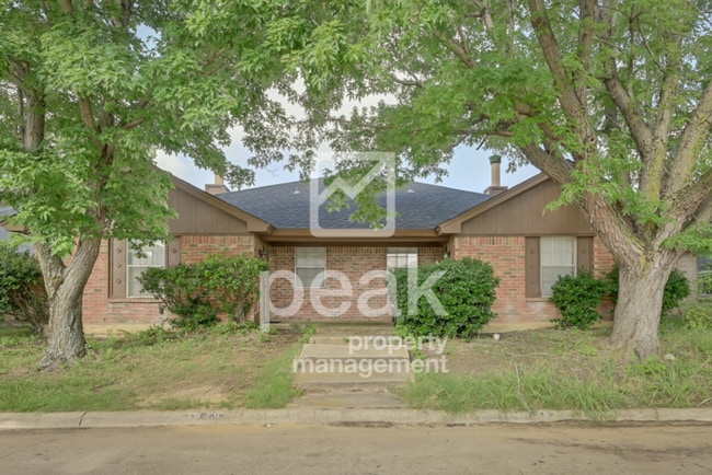 Primary Photo - $1,550! 2Bed/2Bath duplex in Arlington! Free Application BLACK FRIDAY DEAL Ends 11/29! SAVE $650