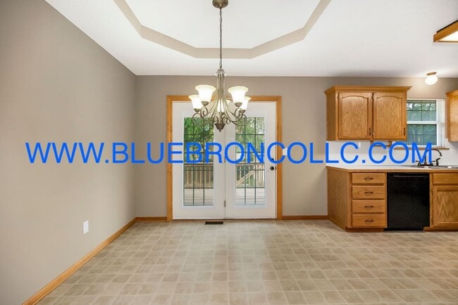 Building Photo - Check out this spacious home with thoughtf...