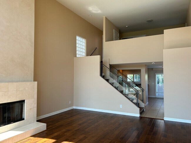 Building Photo - Amazing 3 story free standing contemporary house with terrific ocean views in Playa Del Rey