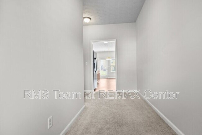 Building Photo - 45 Providence Oak Ct SE