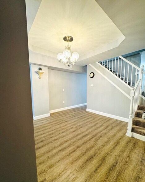 Dining Area - 1402 W Saratoga St