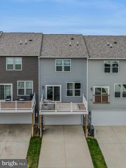 Building Photo - 179 Presidents Pointe Ave