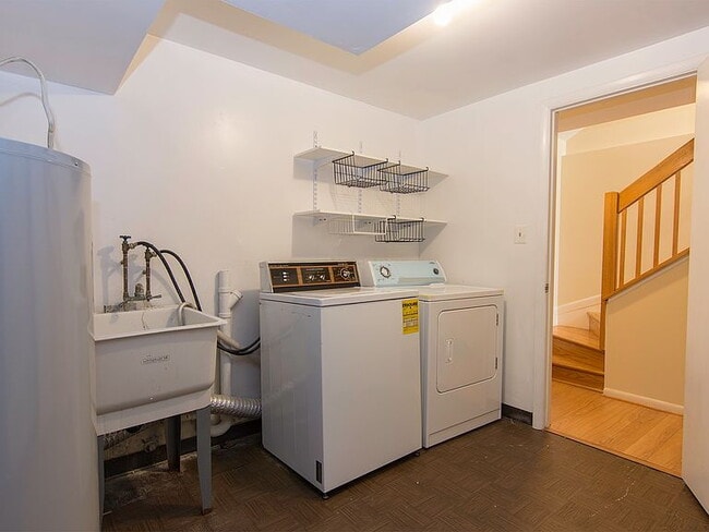 Building Photo - 21 W Lee St