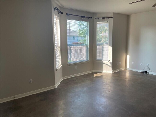 Building Photo - 1718 Woodvista Pl