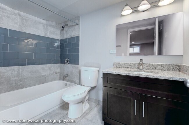 Building Photo - Gorgeous 3 Bed 2 Bath in the Edgewater area