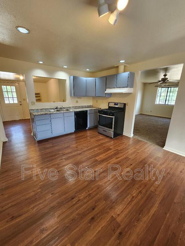 Building Photo - 10315 Peoria Rd