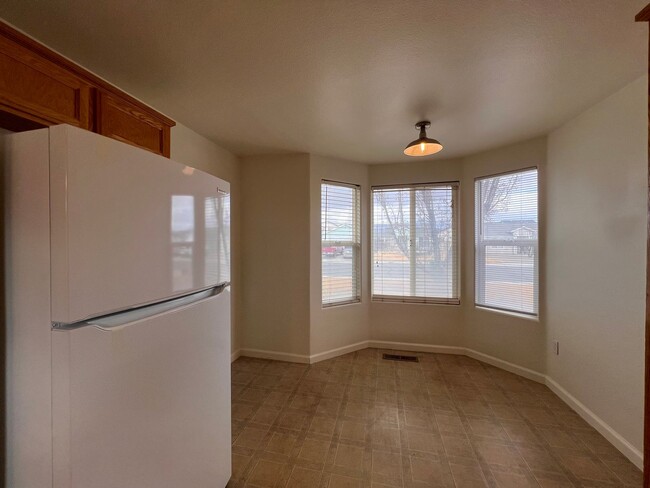 Building Photo - House For Rent in Fernley