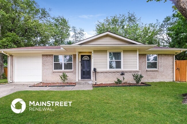 Building Photo - 907 Edgefield Cir