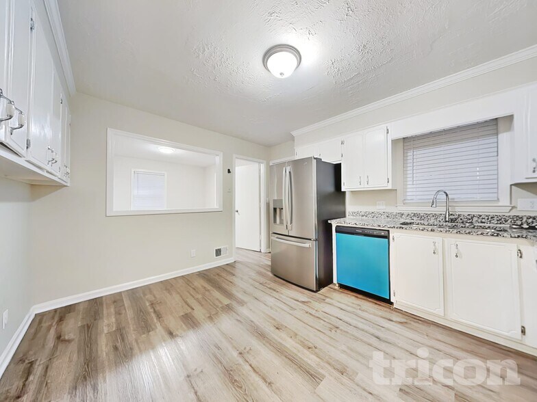 Building Photo - 2010 Flintwood Dr