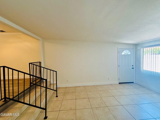 Building Photo - 6533 Balcom Ave
