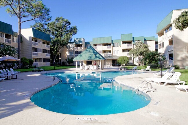 Building Photo - FULLY FURNISHED NORTH END HILTON HEAD CONDO – AVAILABLE NOW