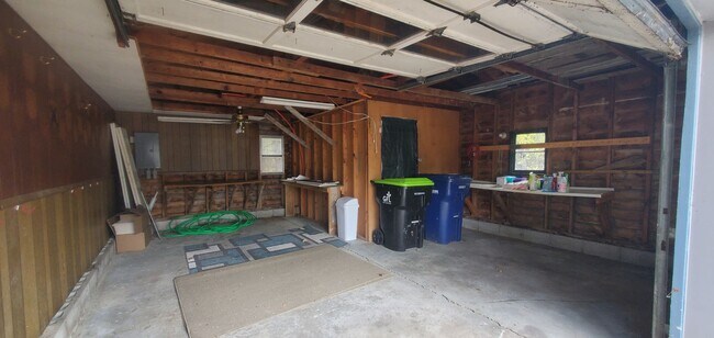 Building Photo - 1 Bedroom Mobile Home on 1 acre lot close to Tart Trail Leelanu Coutny