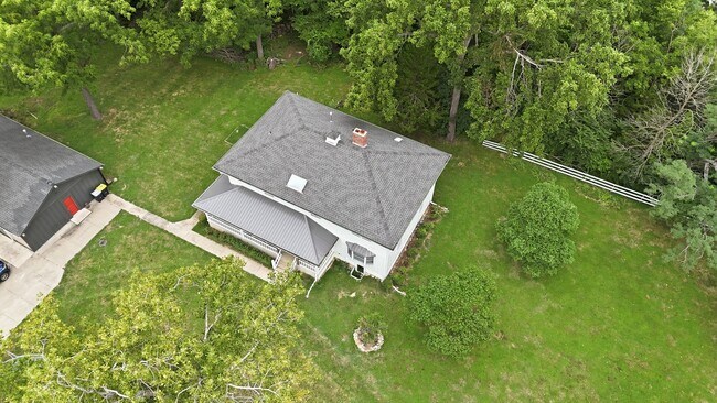 Building Photo - 10200 Grandview Rd
