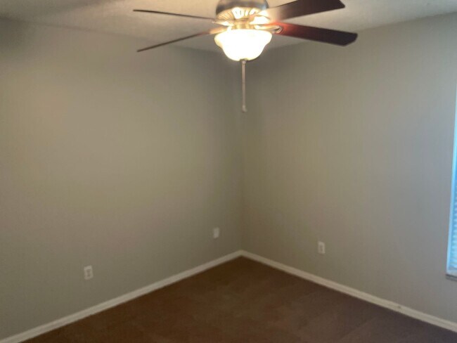 Building Photo - 3-bedroom, 2-bath home features a 2-car garage