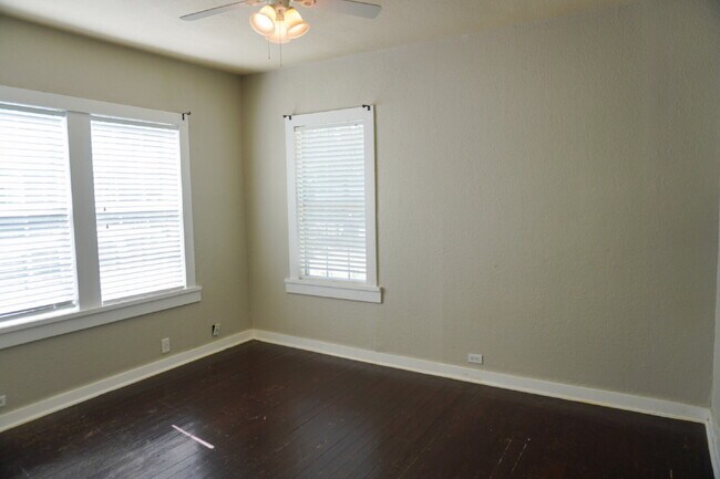 Building Photo - Charming Alta Vista Bungalow  ** Zero Secu...