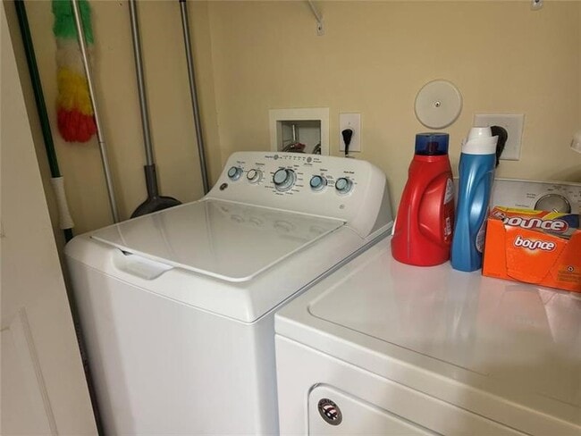 Building Photo - 3500 Oaks Clubhouse Dr