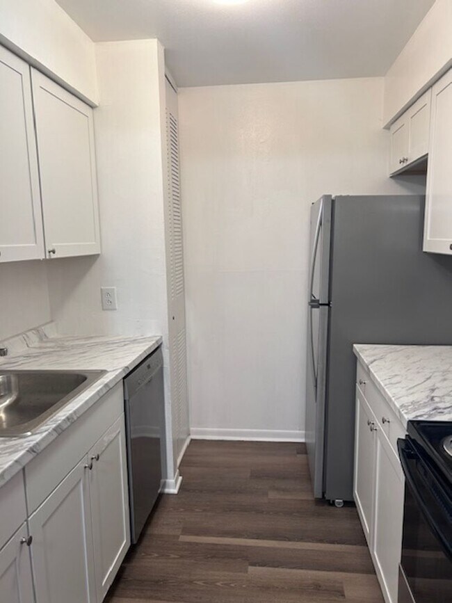 Building Photo - Coming Soon! Newly Renovated 1 Bedroom Apa...