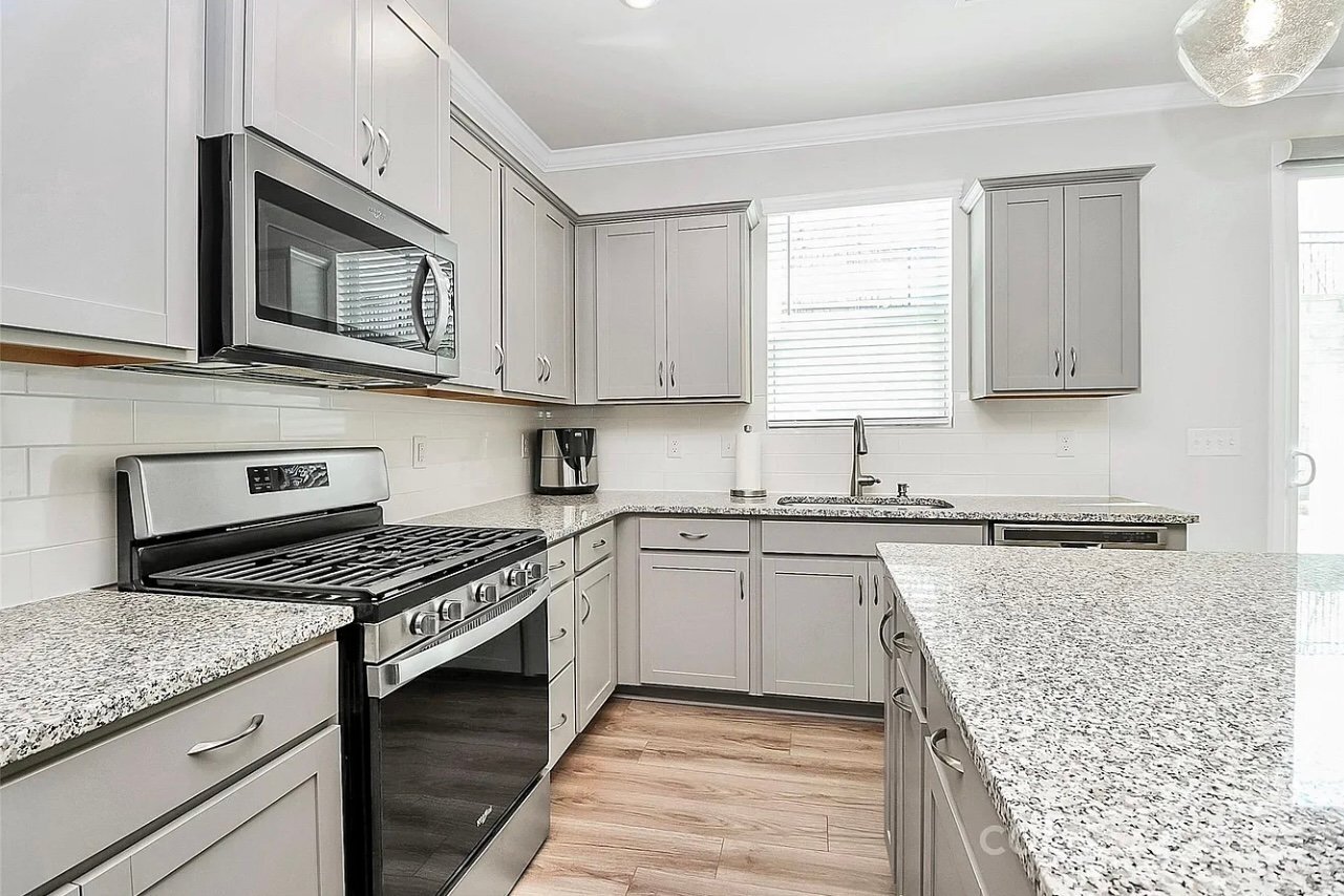 Building Photo - 16042 Red Buckeye Ln
