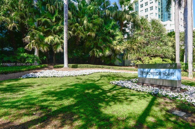 Building Photo - 2627 S Bayshore Dr