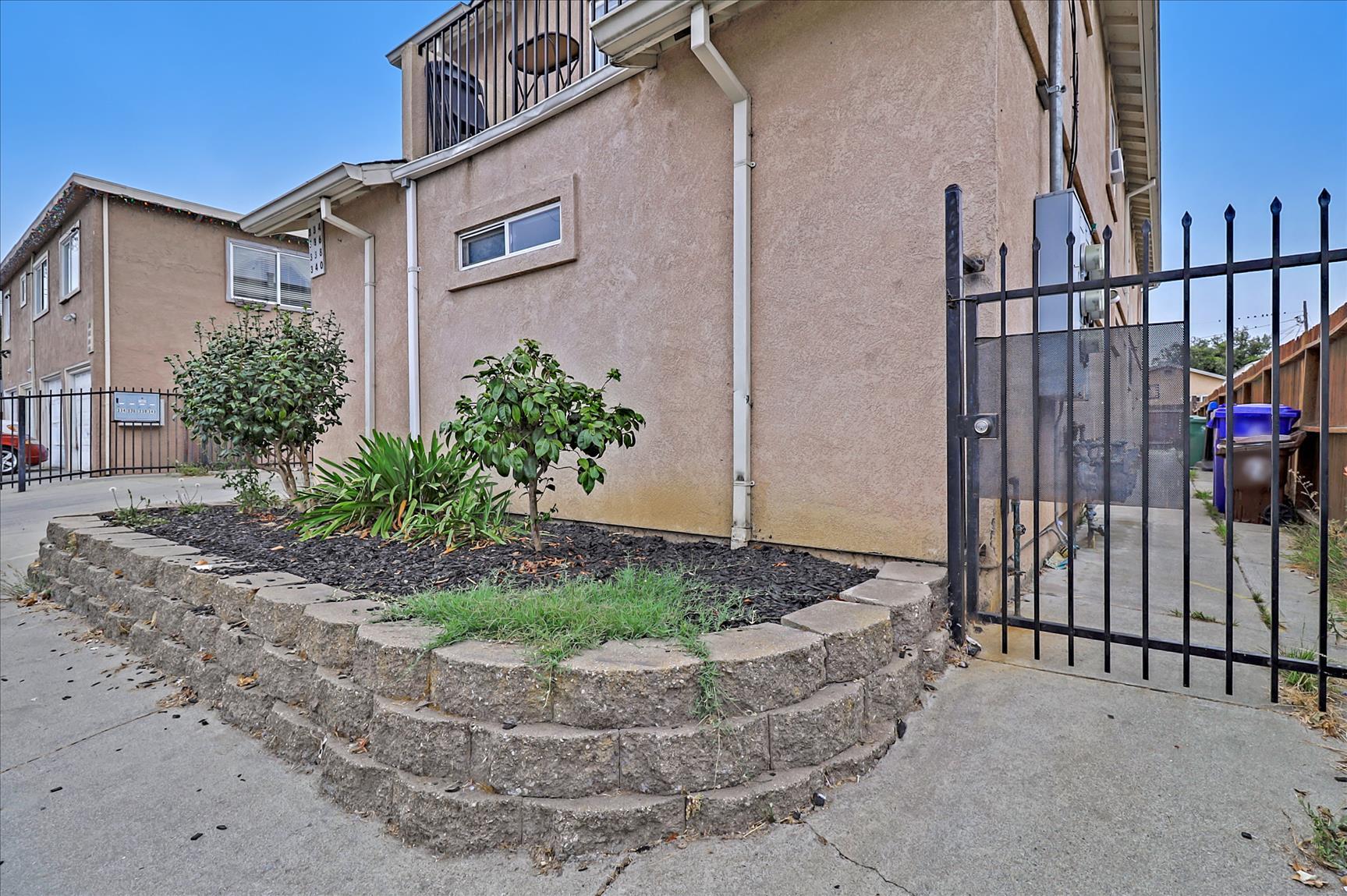 Building Photo - 336 Chesley Ave
