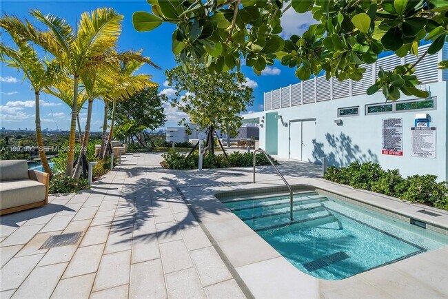 Building Photo - 9201 E Bay Harbor Dr