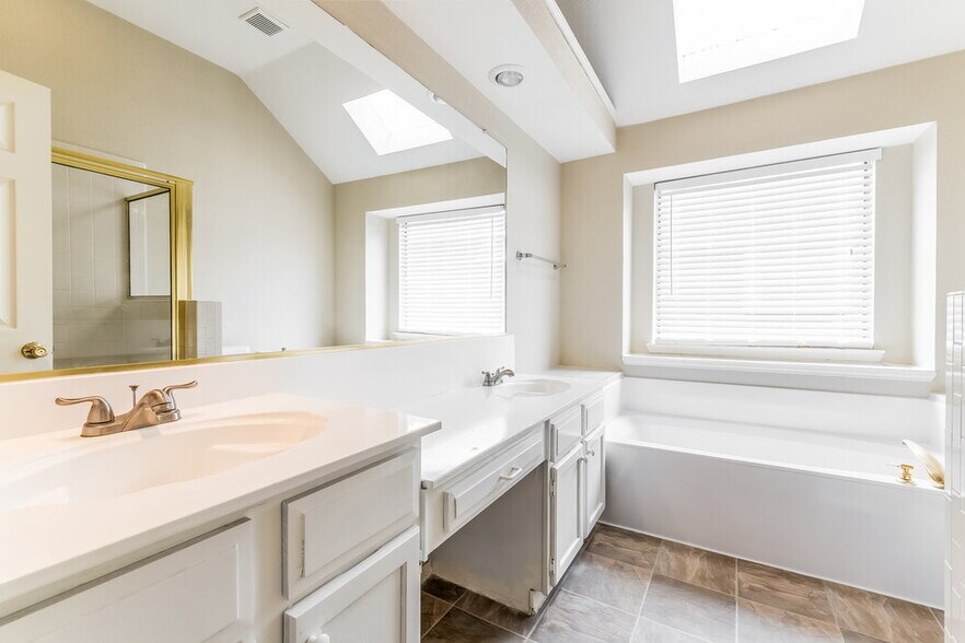 Building Photo - 2624 Beeman Dr