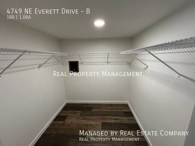 Building Photo - 4749 NE Everett Dr