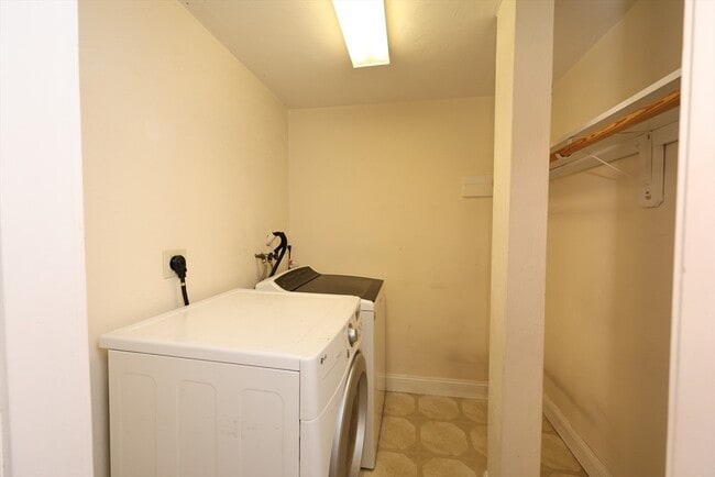 Building Photo - 148 Neponset St