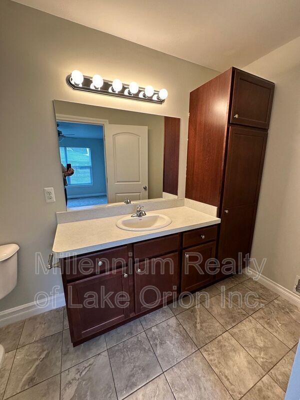 Building Photo - 2 Pleasant St