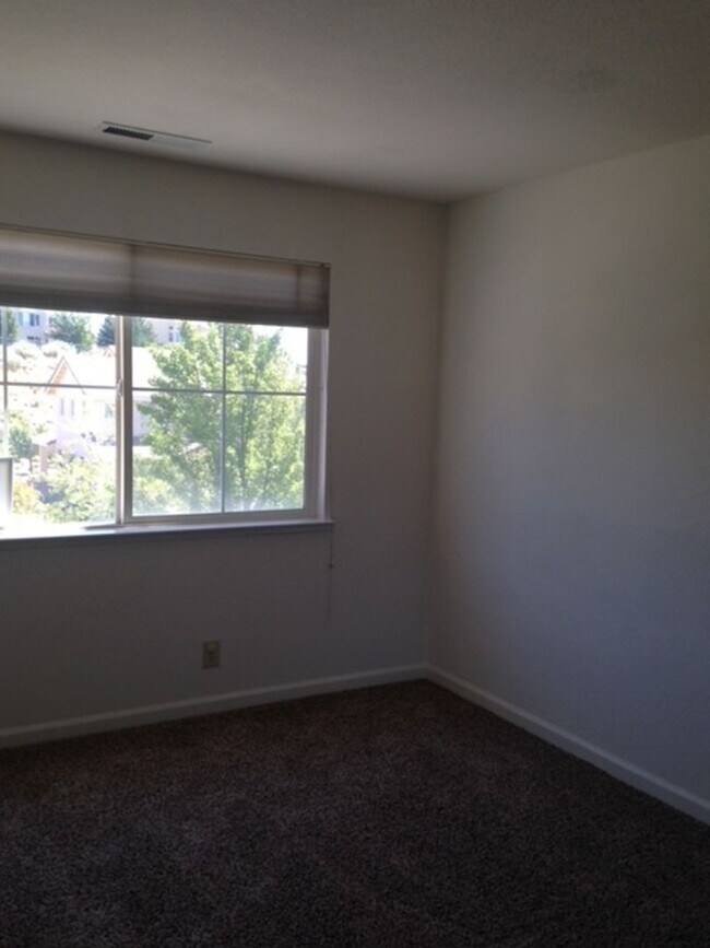 Building Photo - 2685 Glen Eagles Dr