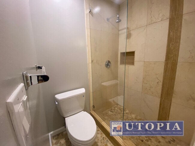 Building Photo - Ocean Views: 2Bd/2Ba + Office - Sunny, Top Floor Condo, Deck, Pool & Hot Tub