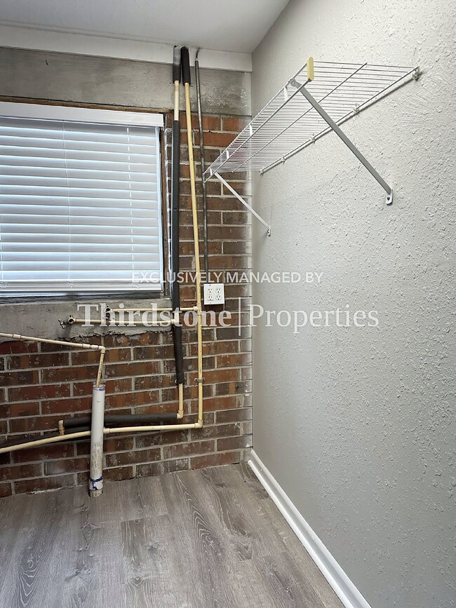 Building Photo - 10833 Liscard Rd S