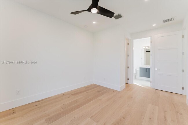 Building Photo - 464 NE 6th St