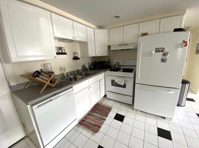 Kitchen - 136 Hill St