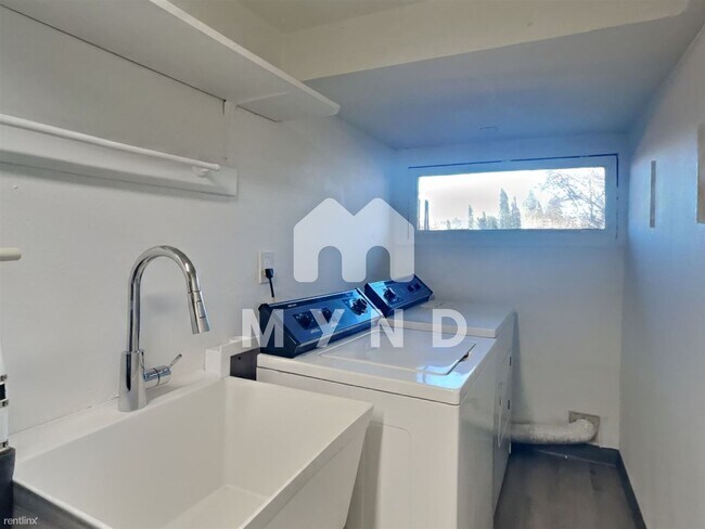 Building Photo - 2 br, 1 bath House - 7203 SE Harmony Dr