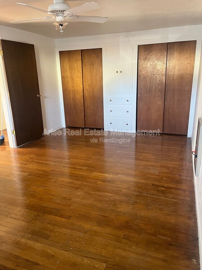 Building Photo - 130 SW Canyon Dr
