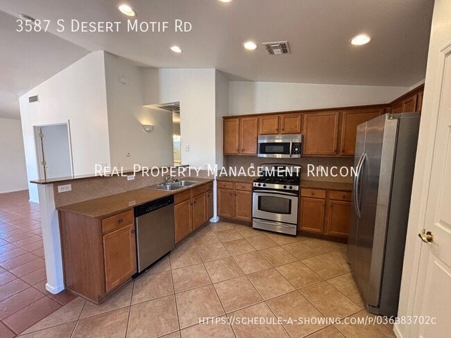 Building Photo - 3587 S Desert Motif Rd
